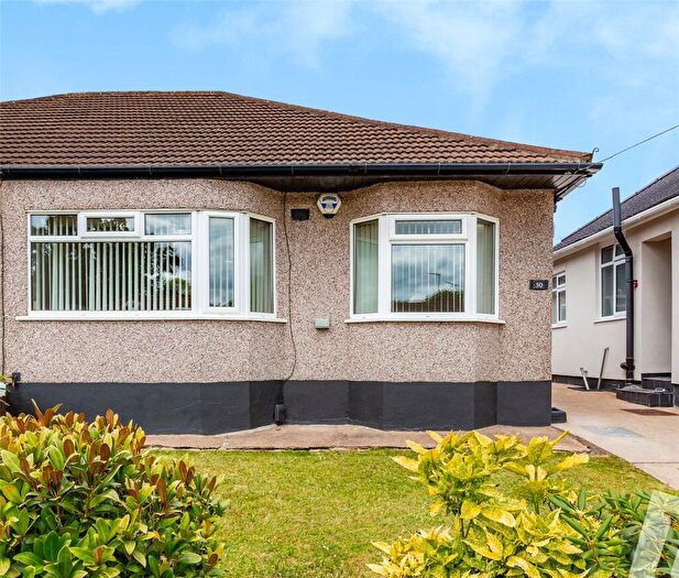 3 Bedroom Bungalow For Sale In Derby Avenue, Upminster, RM14