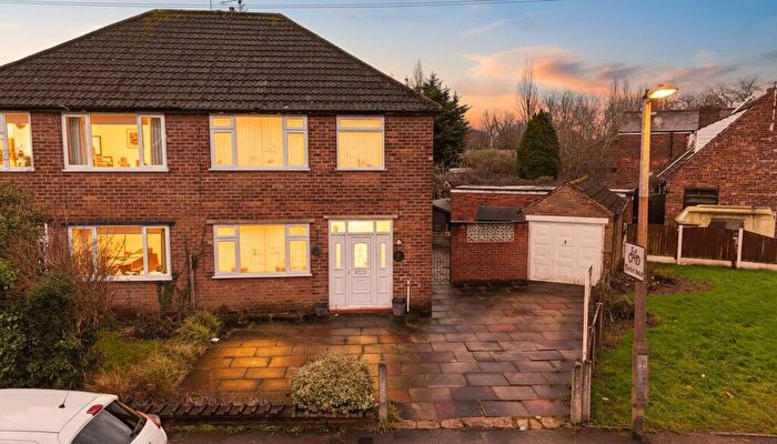3 Bedroom Semi Detached House For Sale In Broadway, Irlam, M44