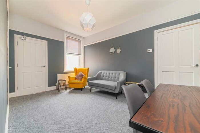 3 Bedroom Flat To Rent In Dinsdale Road, Sandyford, Newcastle Upon Tyne, NE2