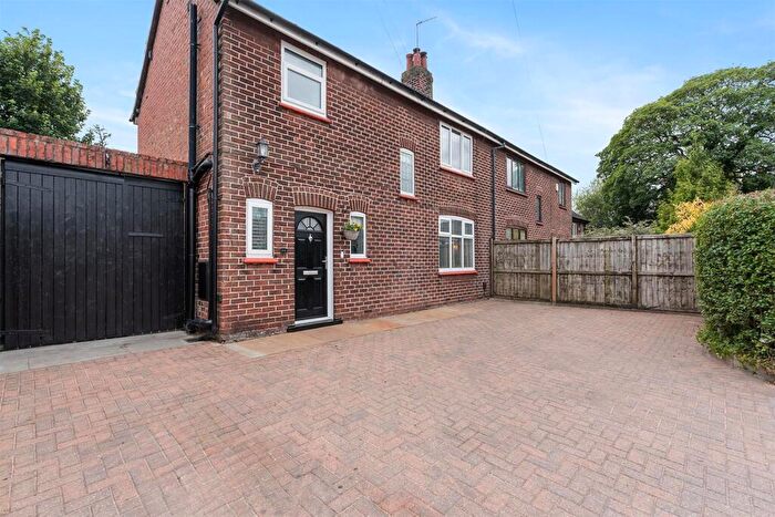 3 Bedroom Semi-Detached House For Sale In Chelford Road, Macclesfield, SK10