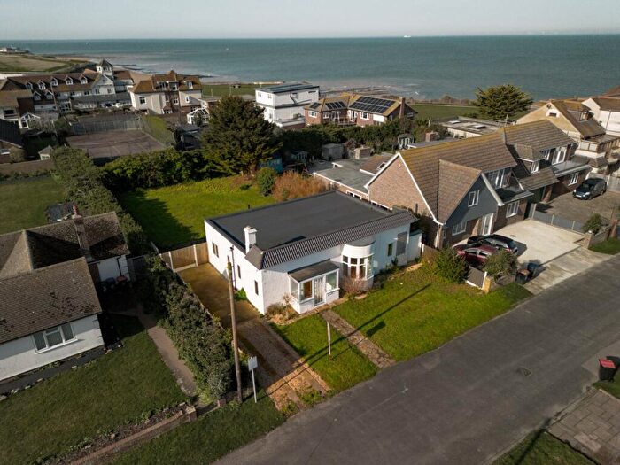 3 Bedroom Detached Bungalow For Sale In Fitzroy Avenue, Broadstairs, CT10