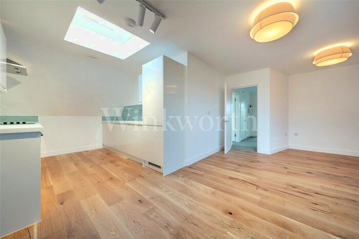 2 Bedroom Flat To Rent In Woodstock Road, London, NW11