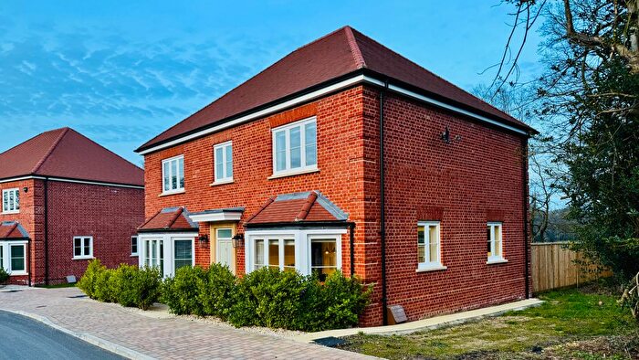 4 Bedroom Detached House To Rent In Whistler Drive, Barnet, EN4