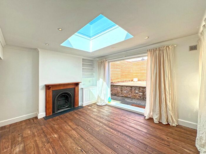 2 Bedroom Terraced House To Rent In King Street, London, W6