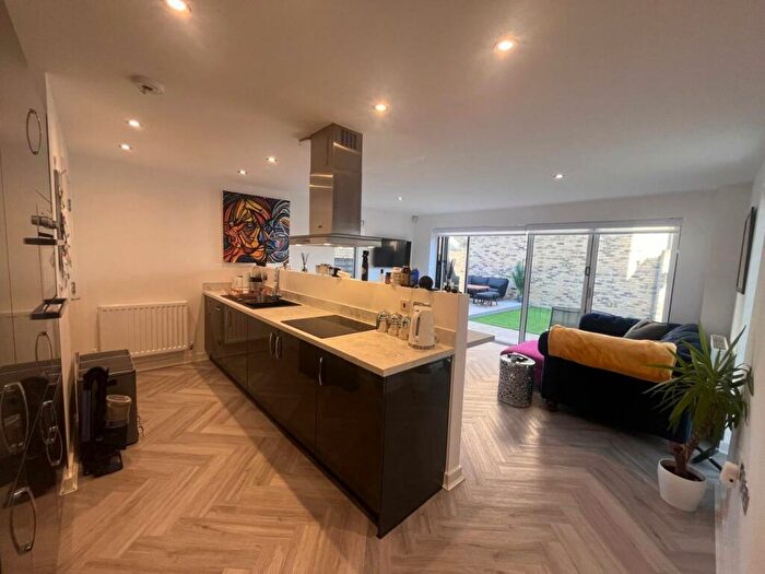 4 Bedroom Town House To Rent In Christie Road, Stretford, M32