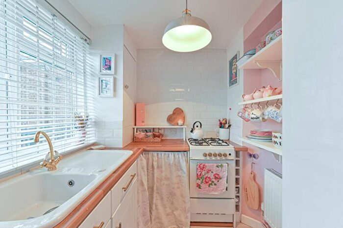 Studio For Sale In Bethwin Road, Camberwell, London, SE5