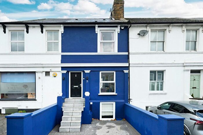3 Bedroom Terraced House For Sale In Cholmley Terrace, Portsmouth Road, Thames Ditton, Surrey, KT7