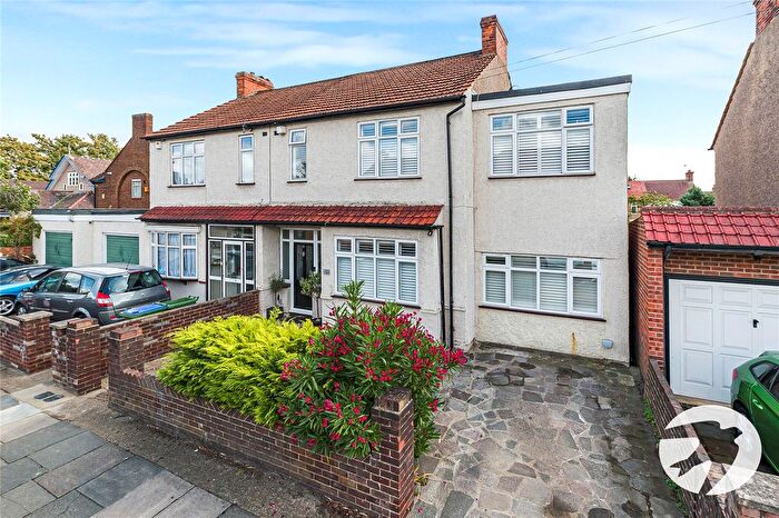 5 Bedroom Semi-Detached House For Sale In Deepdene Road, Welling, Kent, DA16