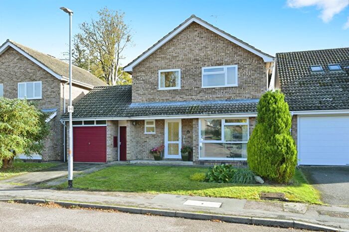 3 Bedroom Detached House For Sale In Whitwell Close, Oundle, Peterborough, PE8