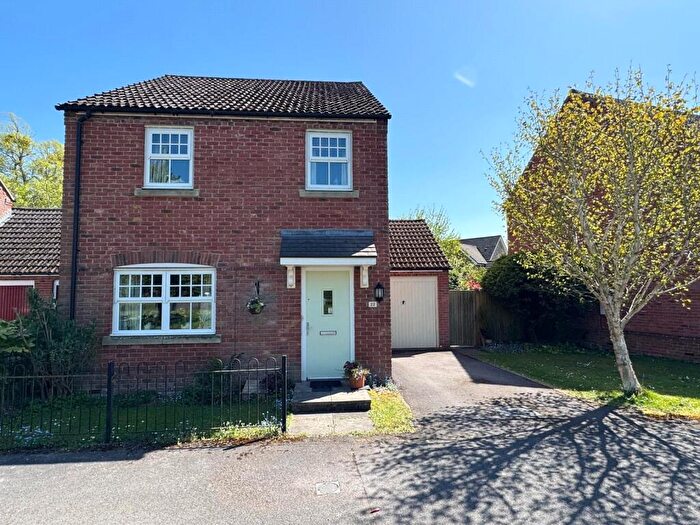 3 Bedroom Detached House For Sale In Bilberry Gardens, Mortimer, Reading, Berkshire, RG7