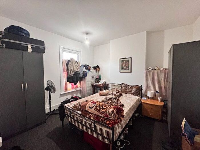 4 Bedroom Terraced House To Rent In Colenso Road, Ilford, Essex, IG2