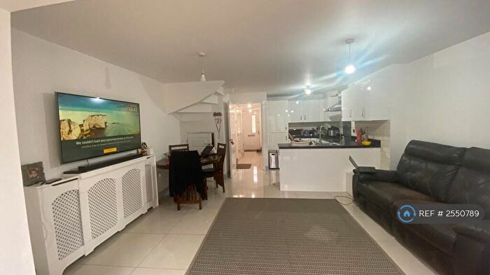 4 Bedroom Terraced House To Rent In Burroughs Drive, Dartford, DA1