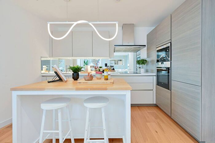 2 Bedroom Flat For Sale In Glenthorne Road, Hammersmith, London, W6