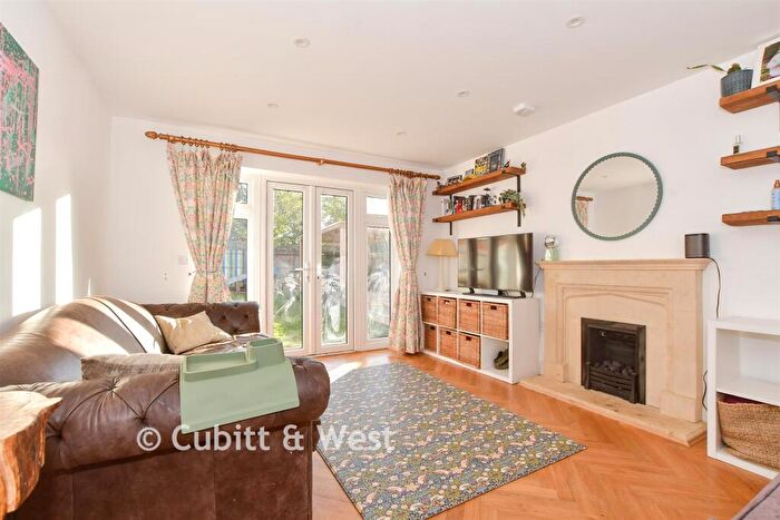 3 Bedroom Detached House For Sale In Worcester Drive, Cranleigh, Surrey, GU6