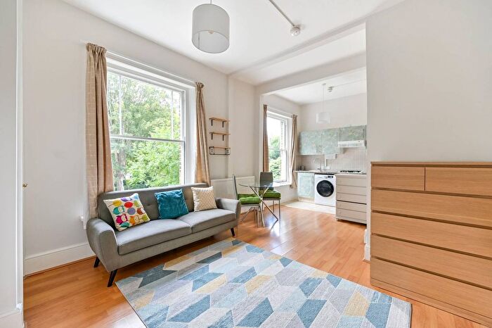 Studio To Rent In Montague Road, Richmond Hill, Richmond, TW10