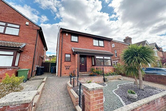 4 Bedroom Detached House To Rent In Broadstone, BH18