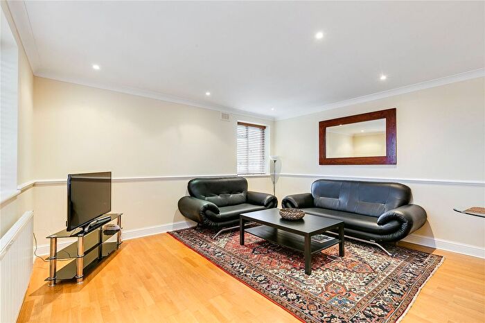 2 Bedroom Flat To Rent In Beverley Gate House, West Hill, SW15