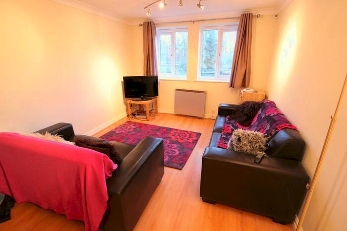 2 Bedroom Flat To Rent In Broomfield Crescent, Headingley, Leeds, LS6