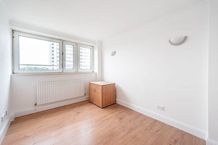 2 Bedroom Flat To Rent In Queensdale Crescent, Holland Park, London, W11