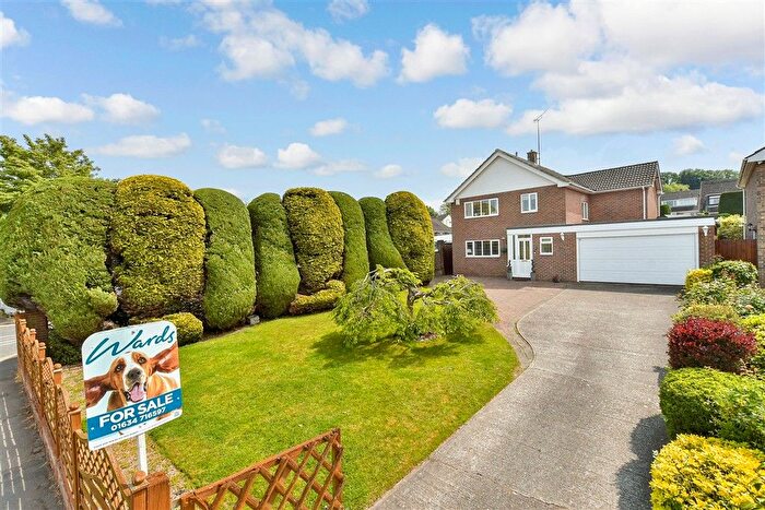 4 Bedroom Detached House For Sale In Brompton Farm Road, Strood, Rochester, Kent, ME2