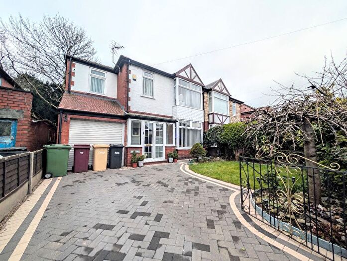 5 Bedroom Semi Detached House For Sale In Plodder Lane, Bolton, BL4