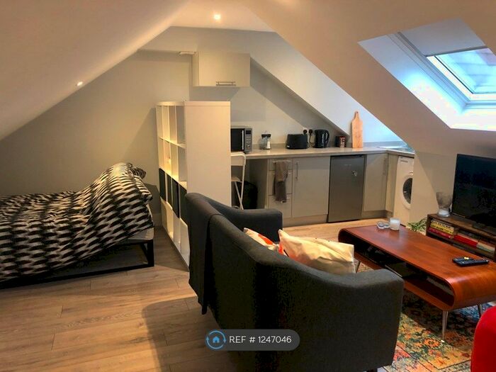 Studio To Rent In Baring Road, London SE12