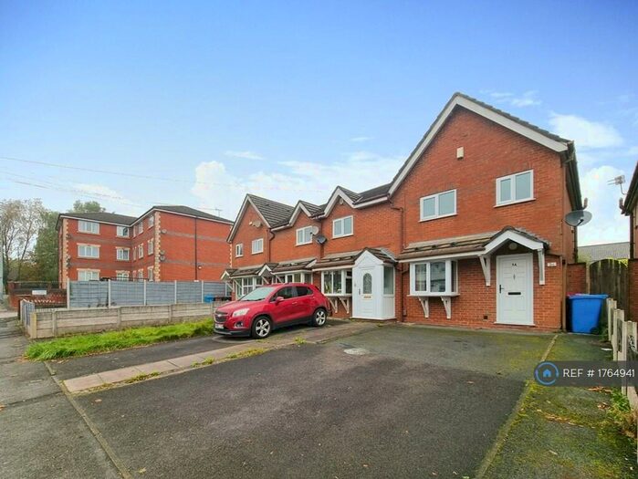 3 Bedroom Semi-Detached House To Rent In Billy Lane, Swinton, Manchester, M27