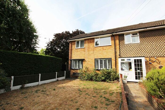 2 Bedroom Maisonette To Rent In Chase Gardens, Twickenham, TW2