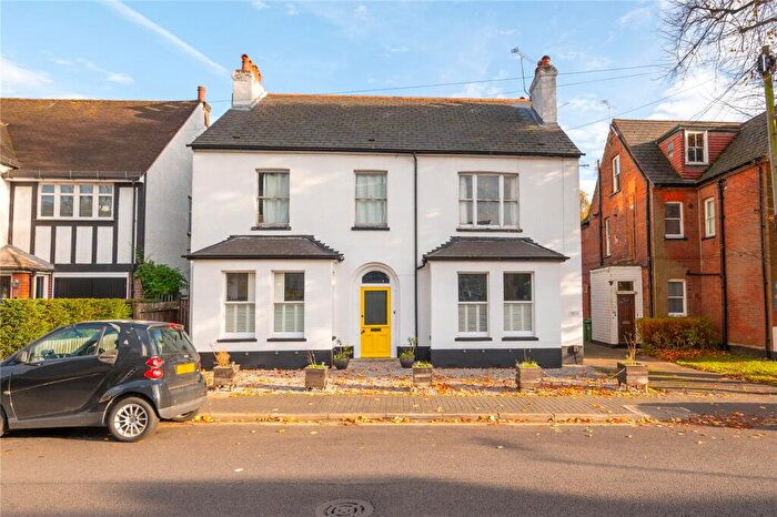 3 Bedroom Flat To Rent In Lemsford Road, St. Albans, Hertfordshire, AL1