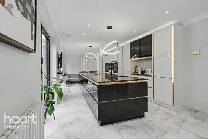 6 Bedroom Detached House For Sale In Queenborough Drive, Kent, ME12