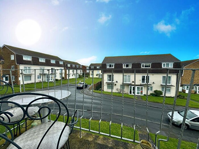 2 Bedroom Maisonette To Rent In Cheviot Court, Broadstairs, CT10