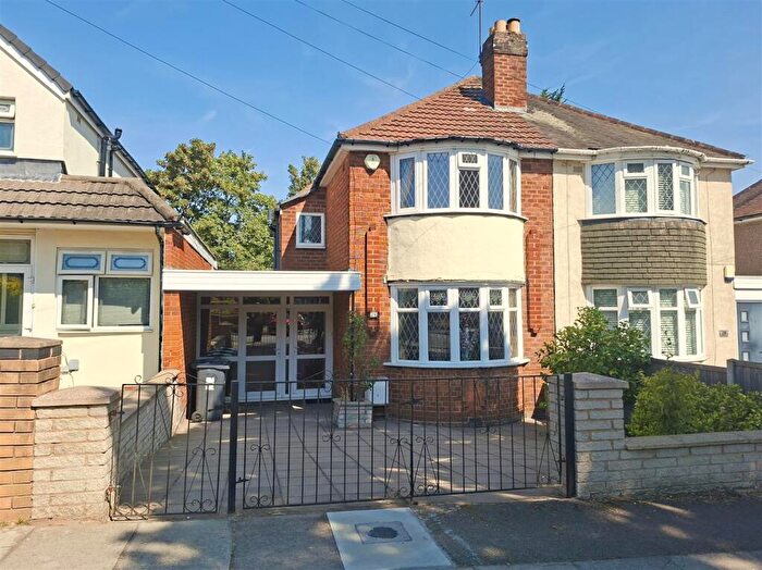 3 Bedroom Semi-Detached House For Sale In Brays Road, Sheldon, Birmingham, B26