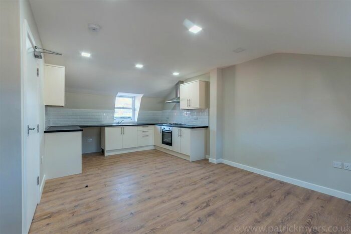 2 Bedroom Flat To Rent In Crofts Court, London, SW17