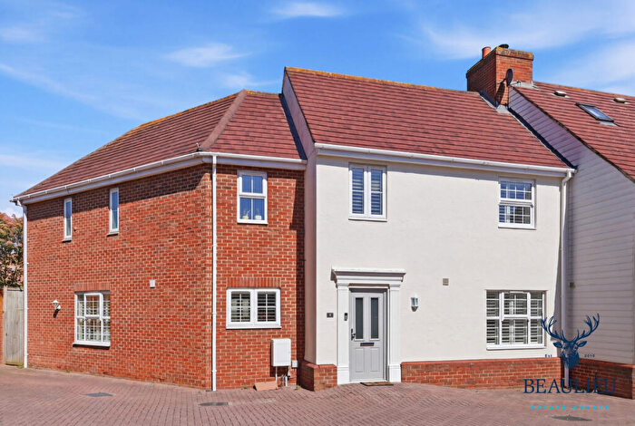 4 Bedroom Semi Detached House For Sale In Broomfield Mews, Chelmsford, CM1