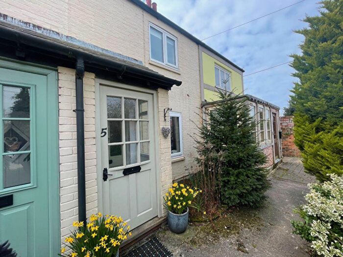 2 Bedroom Cottage To Rent In High Street, Rowde, Devizes, SN10