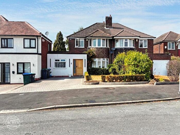 3 Bedroom Semi-Detached House For Sale In Hillcrest Avenue, Great Barr, Birmingham, B43