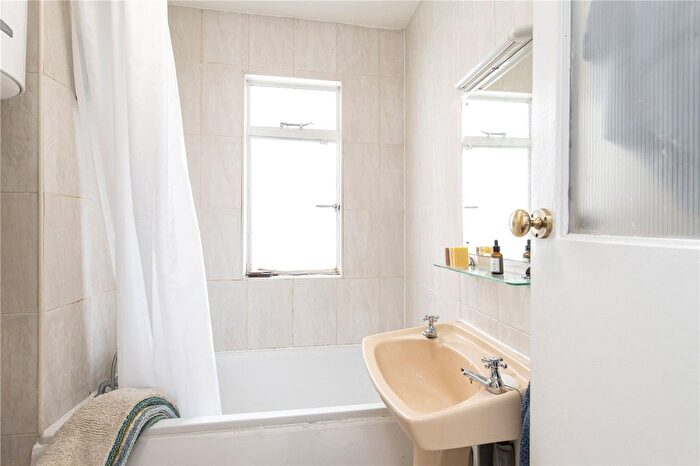 1 Bedroom Flat To Rent In Pullman Court, Streatham Hill, London, SW2