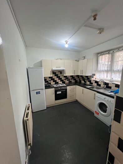 3 Bedroom Apartment To Rent In Bodney Road, London, E8