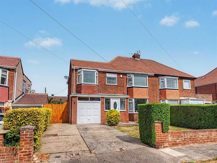 5 Bedroom Semi-Detached House For Sale In Summerhill, Middle Herrington, Sunderland, SR3