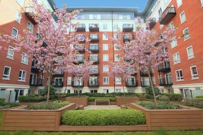 Apartment To Rent In Beaufort Square, London, NW9
