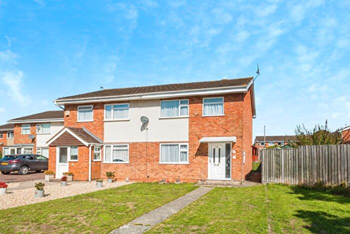 3 Bedroom Semi-Detached House For Sale In Hathaway Road, Swindon, SN2