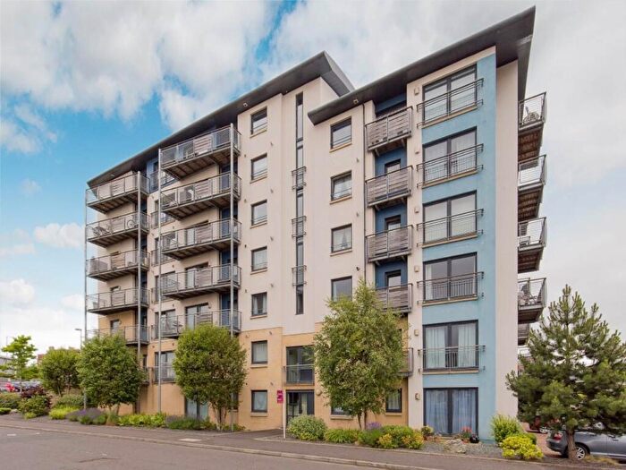 2 Bedroom Flat To Rent In Drybrough Crescent, Edinburgh, EH16