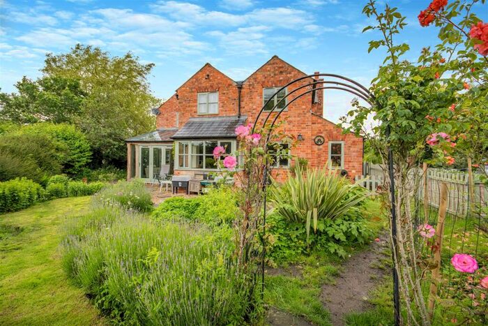 3 Bedroom Cottage For Sale In Over Old Road, Hartpury, GL19