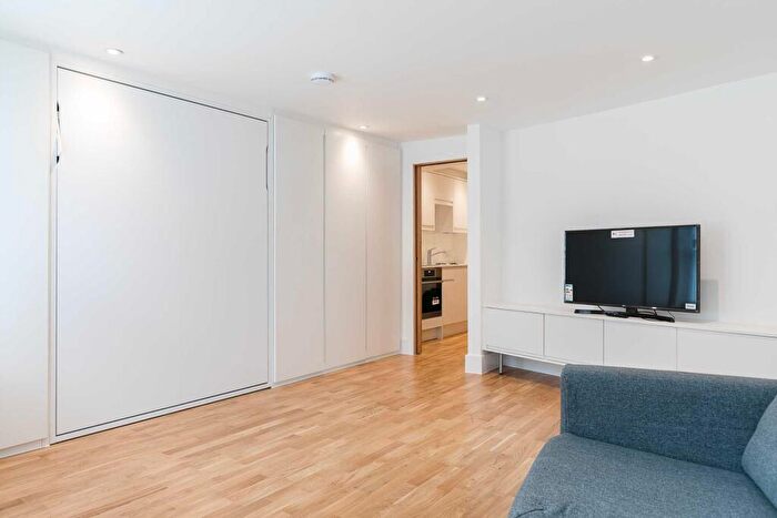 Flat To Rent In Cowcross Street, Farringdon, EC1M