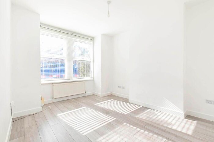 2 Bedroom Flat To Rent In Deacon Road, London, NW2