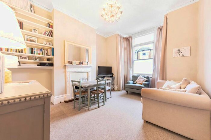 2 Bedroom Flat To Rent In Abbeville Road, Abbeville Village, London, SW4