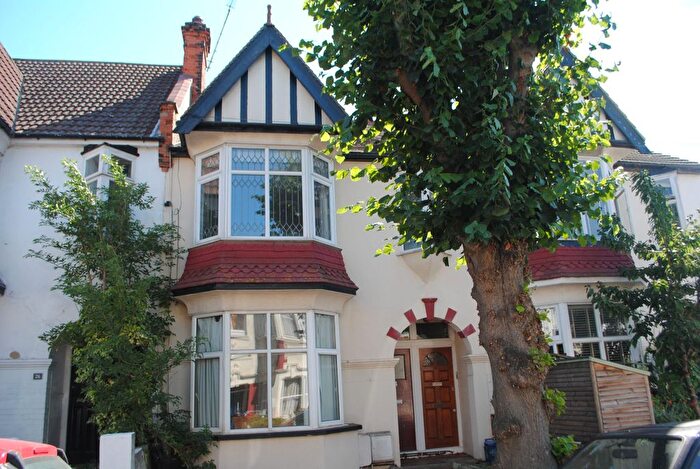 2 Bedroom Flat To Rent In Leighton Avenue, Leigh-On-Sea, SS9