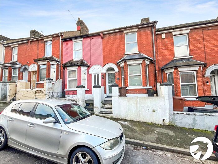 3 Bedroom Terraced House To Rent In Curzon Road, Chatham, ME4