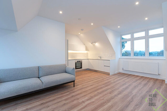 1 Bedroom Flat To Rent In Solent Lodge, Green Lanes, Palmers Green, London, N13