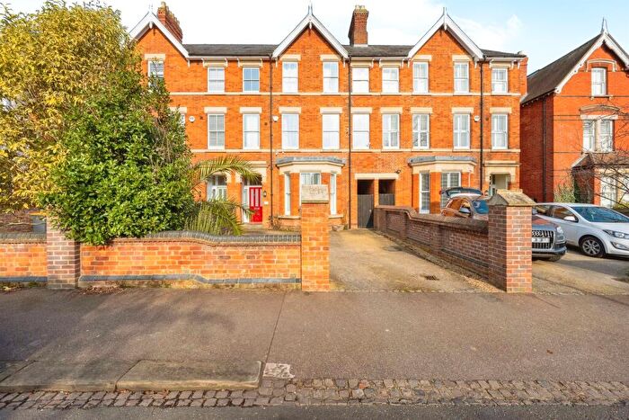 6 Bedroom Terraced House For Sale In Lansdowne Road, Bedford, MK40